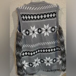 Women’s Faux Fur Vest in Size Large